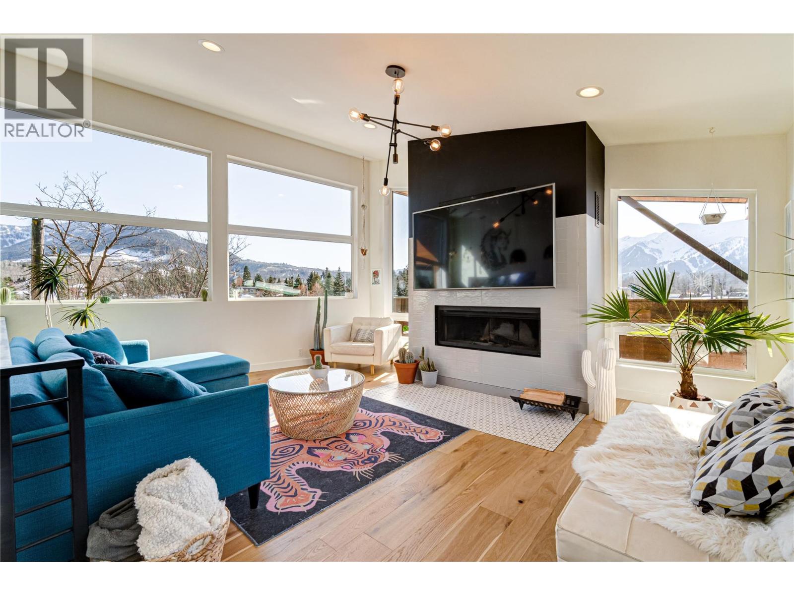 641 7 Avenue, Fernie, BC V0B 1M0