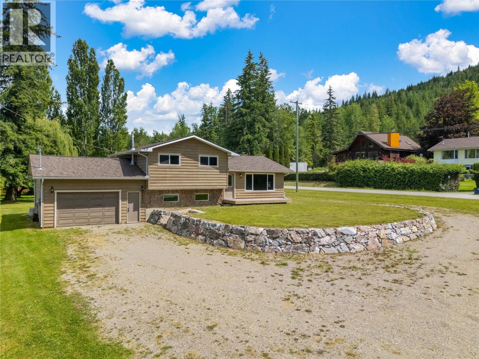 4002 Torry Rd, Eagle Bay, BC V0E 1T0