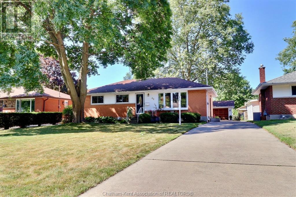 42 Lincoln Rd, Chatham-Kent, ON N7M 4Y7