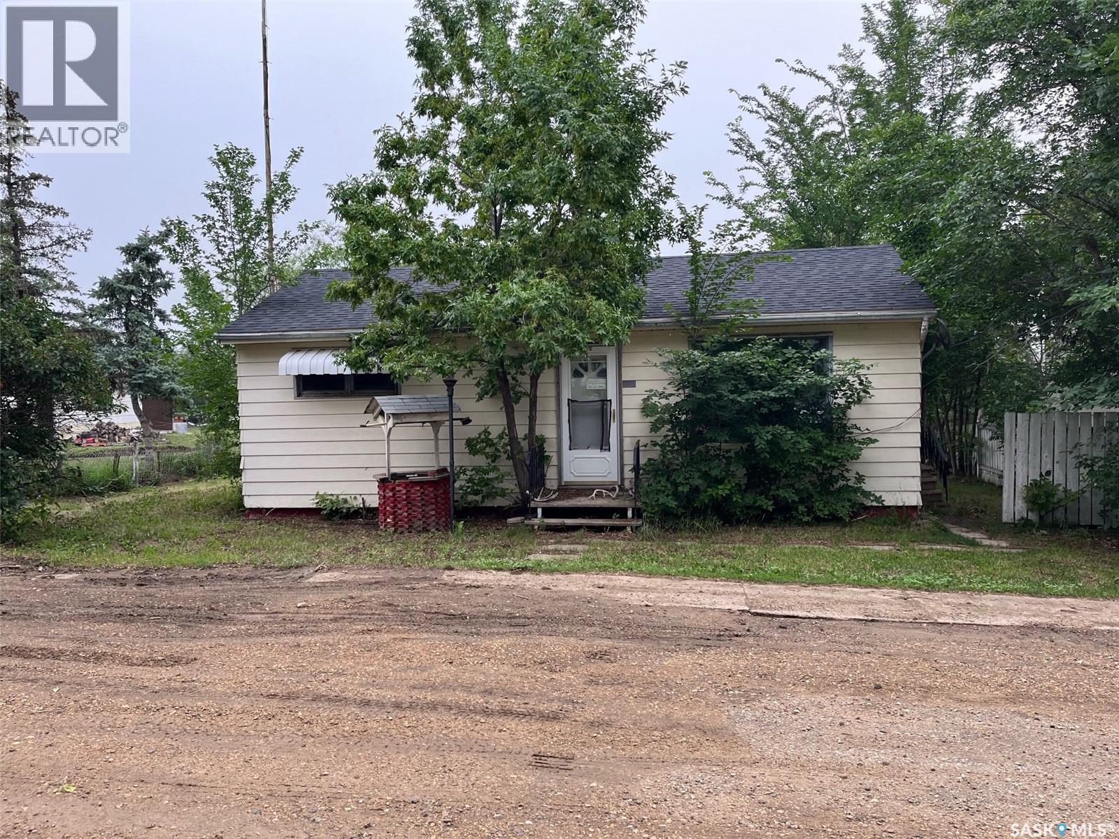 211 2 Street East, Lafleche, SK S0H 2K0