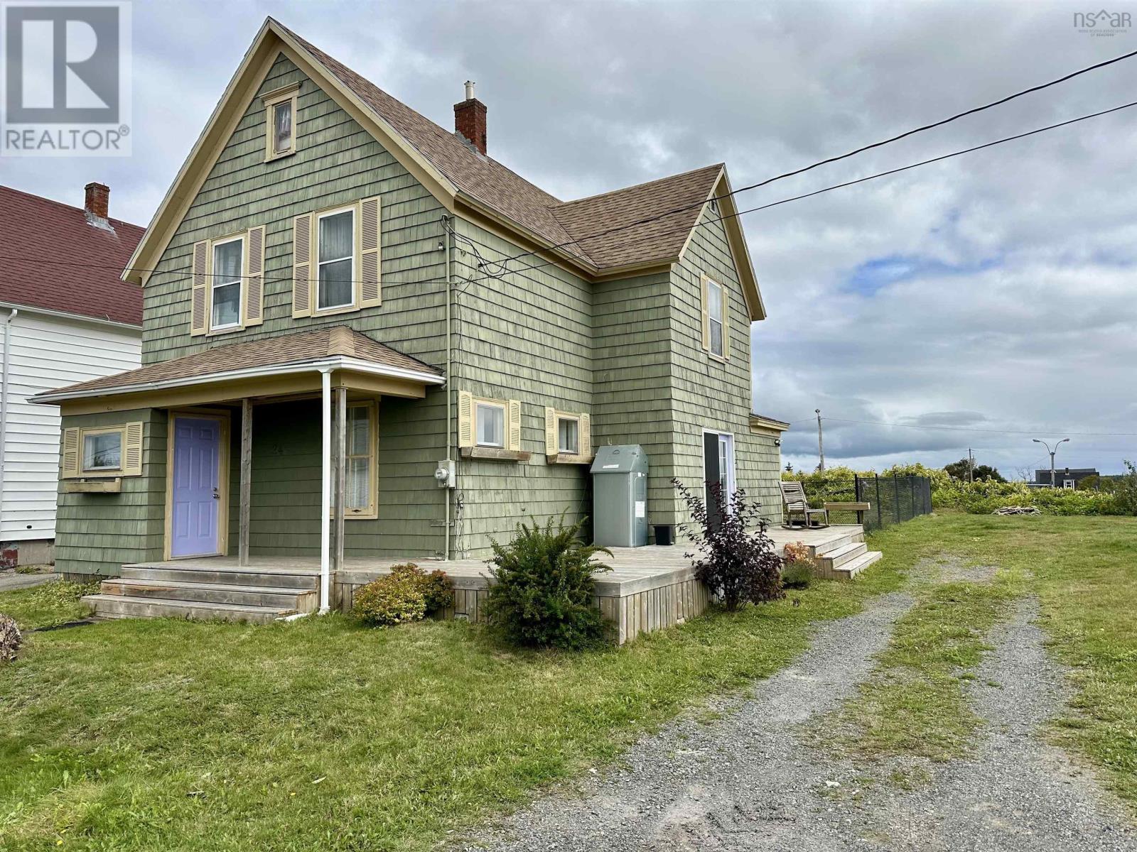 24 Upper Warren St, Louisbourg, NS B1C 1M8