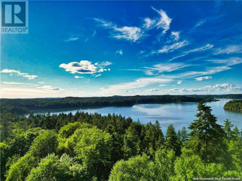 85-59 Bayview Dr, Wilsons Beach, NB E5E 1Z3