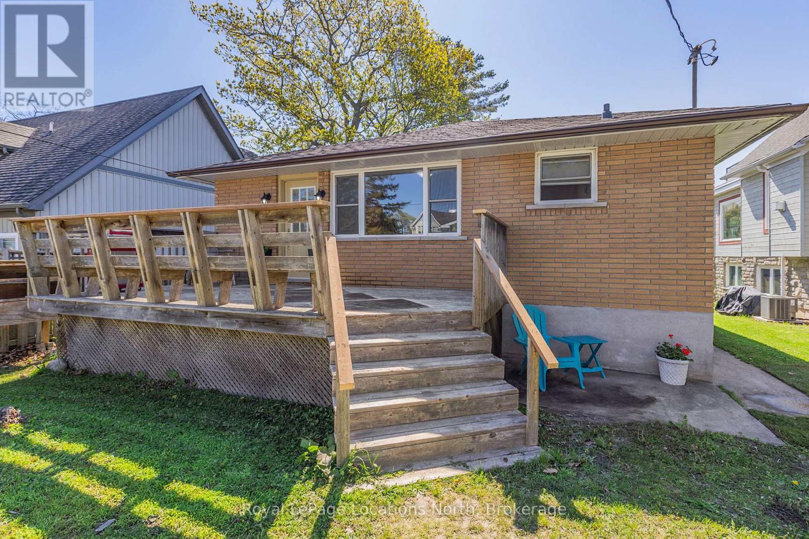 971 Mosley St, Wasaga Beach, ON L9Z 2G9