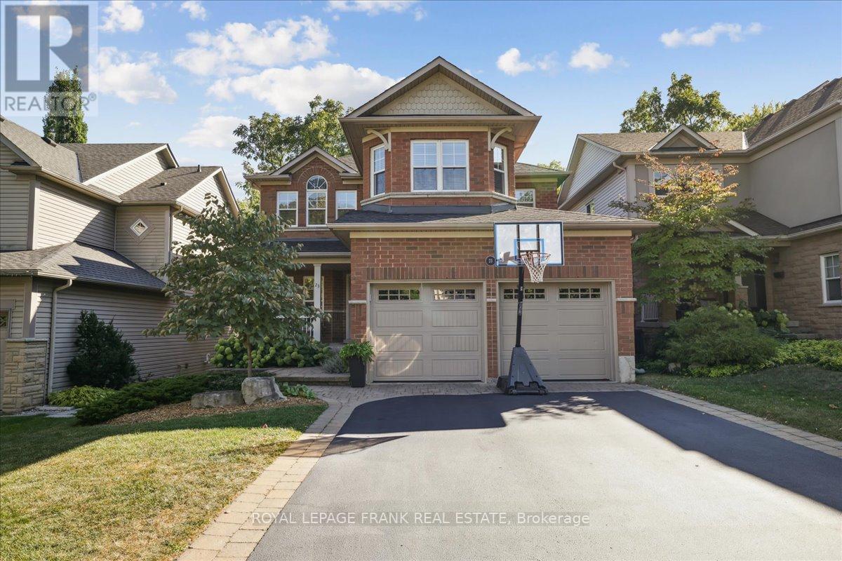 23 Woodlawn Ct, Hamilton Dundas, ON L9H 7S2