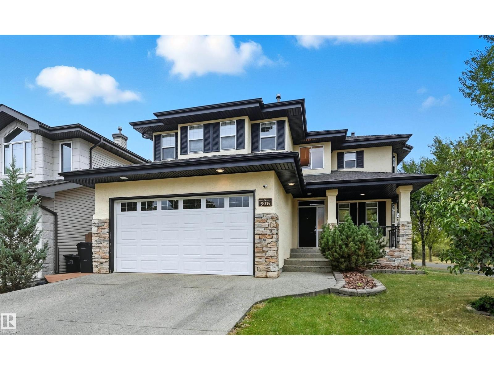 976 Hollingsworth Bn NW, Edmonton, AB T6R 3G7
