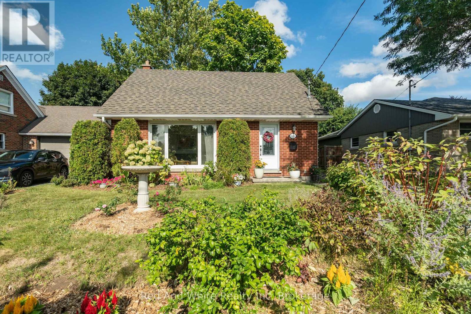 110 Ellis Cres S, Waterloo, ON N2J 2B8