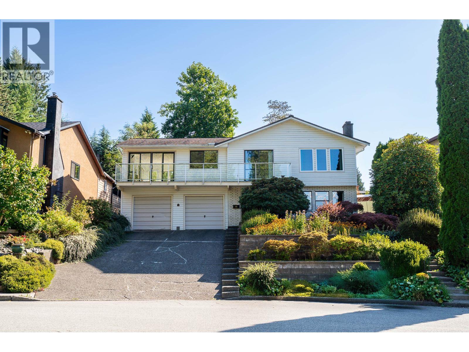 5 Tuxedo Pl, Port Moody, BC V3H 3W5