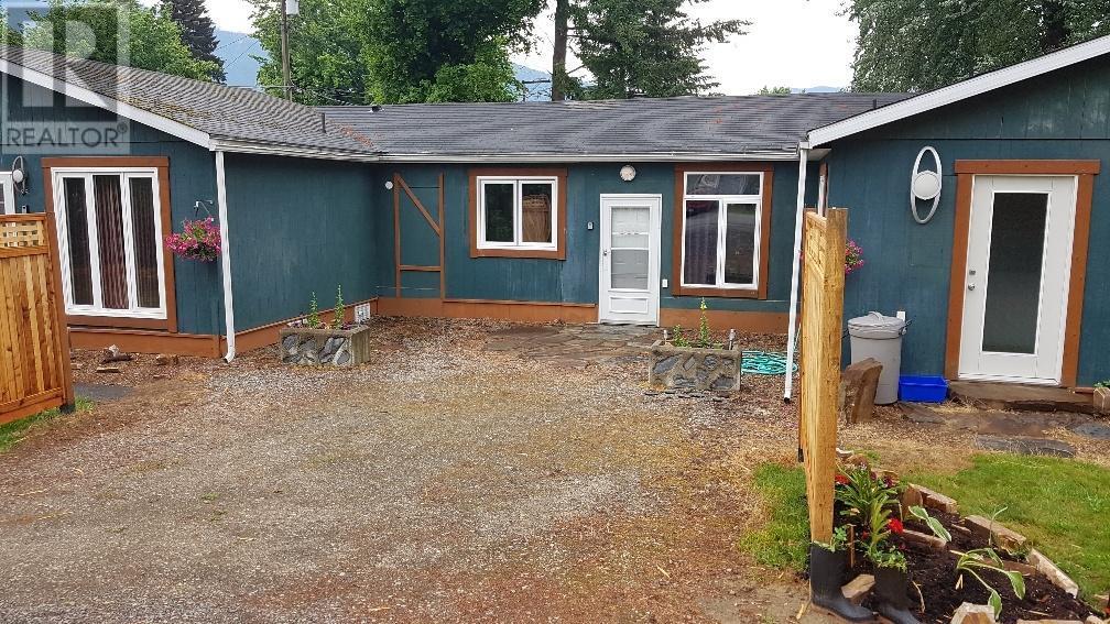 88 1 Avenue Northwest, Nakusp, BC V0G 1R0