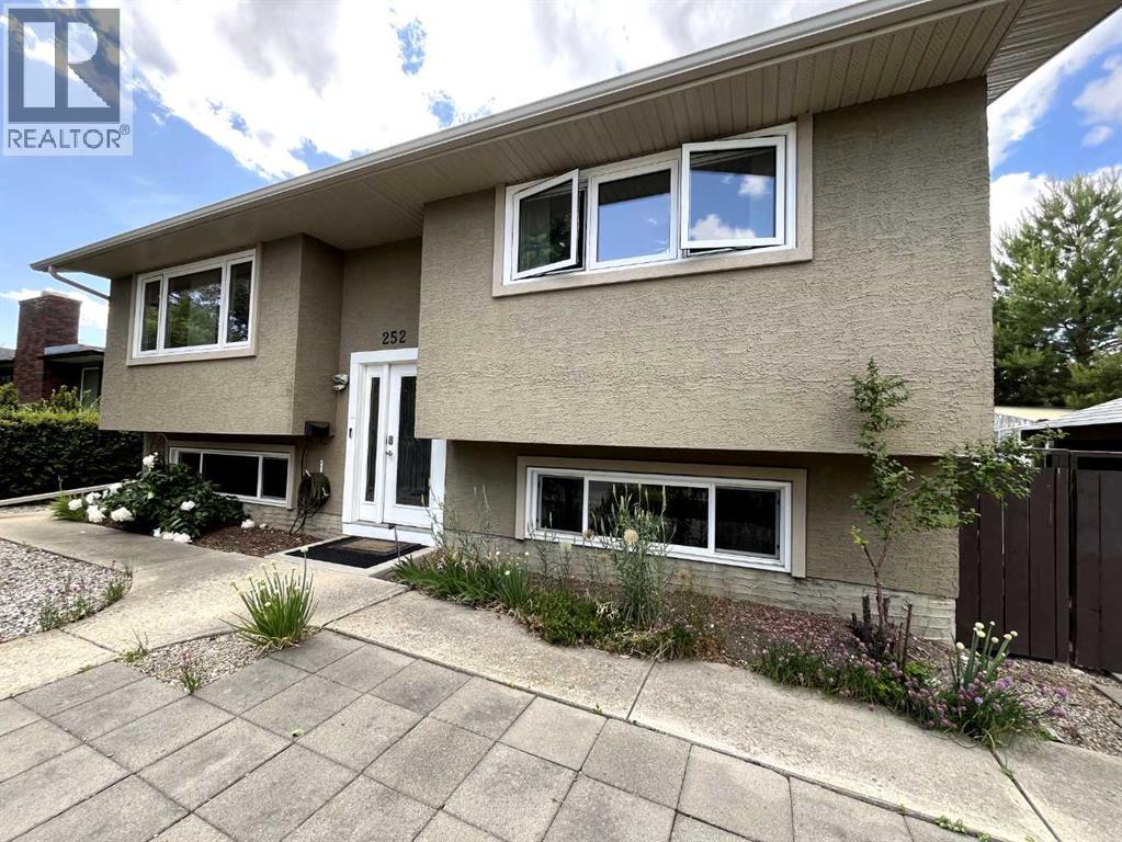 252 Rundleview Dr NE, Calgary, AB T1Y 1H8