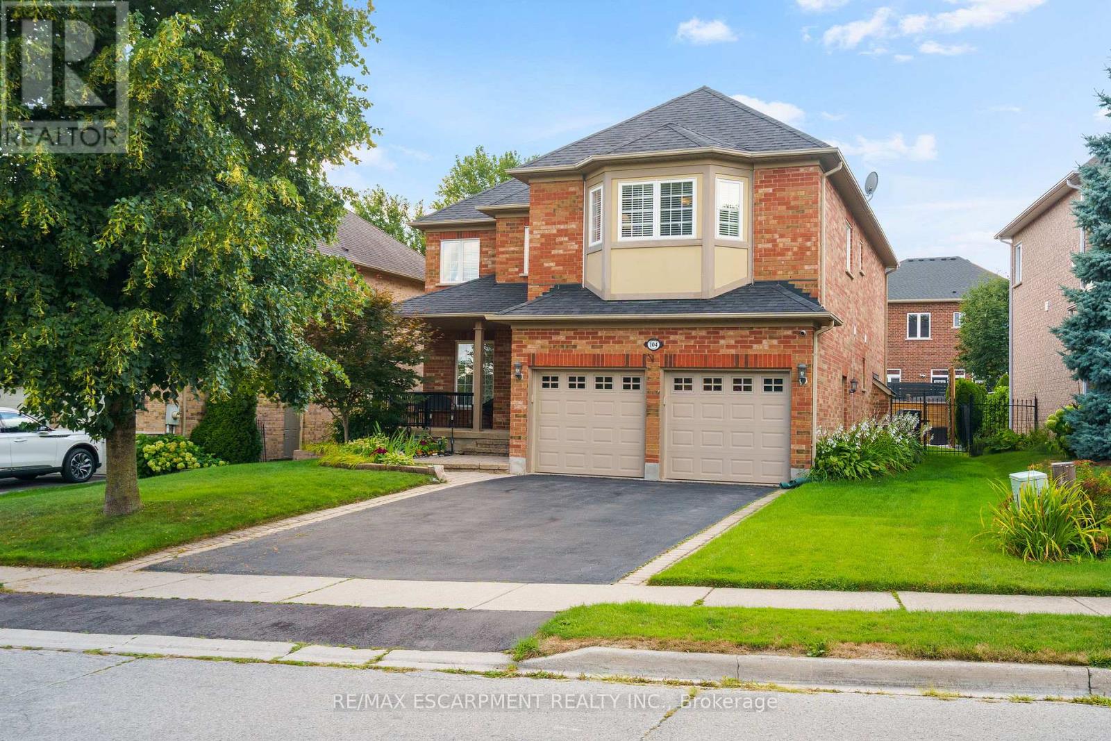 104 Davidson Blvd, Hamilton, ON L9H 7M4