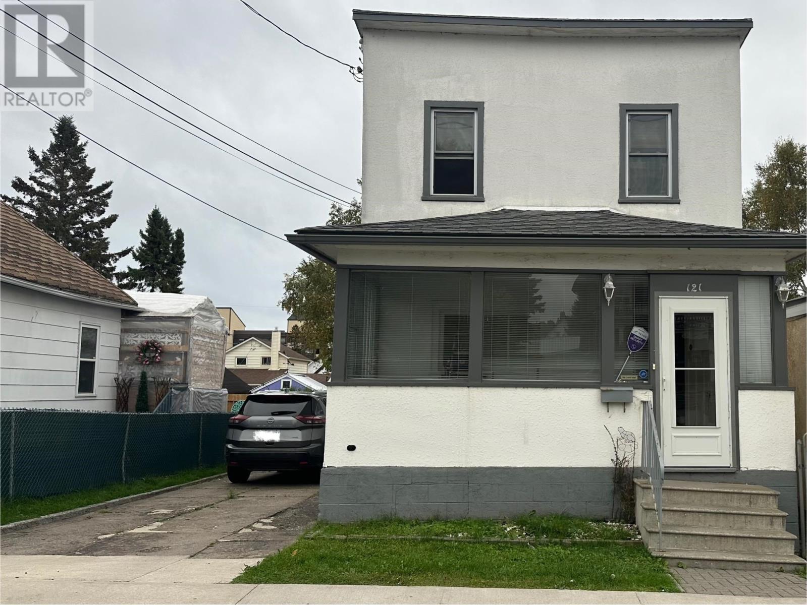 121 Court St S, Thunder Bay, ON P7B 2X5