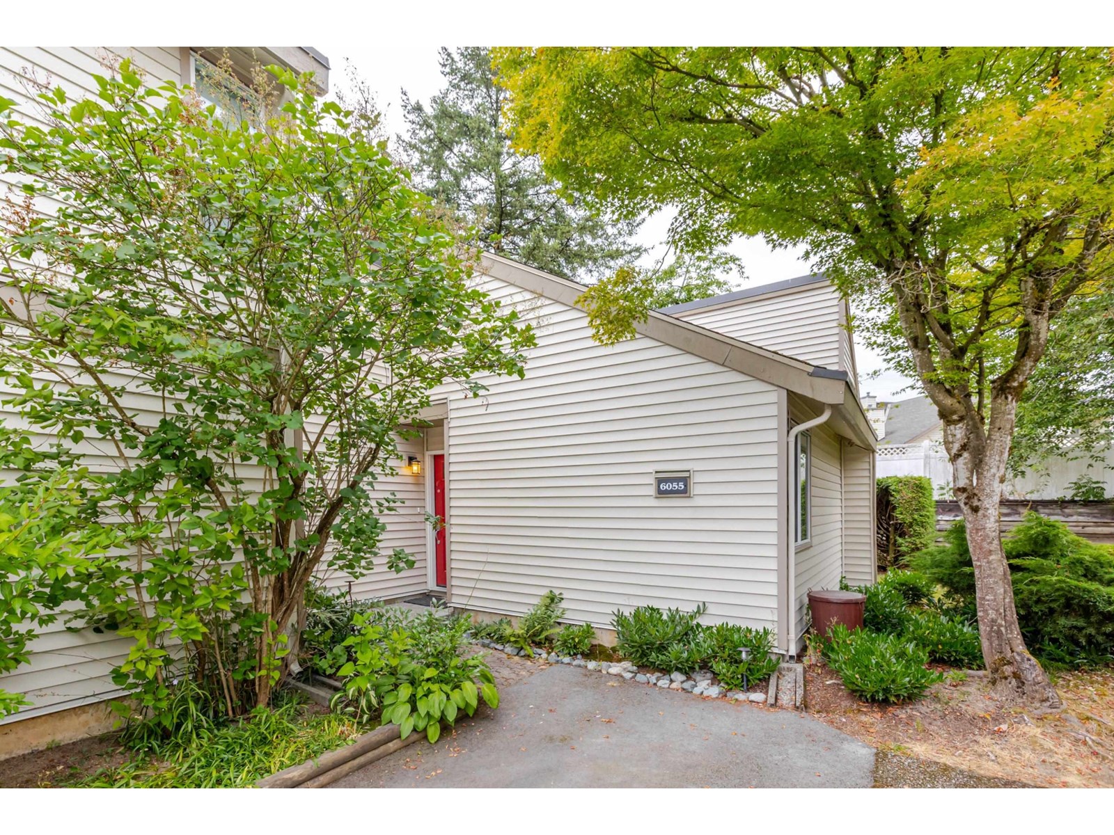6055 W Greenside Dr, Surrey, BC V3S 5M8
