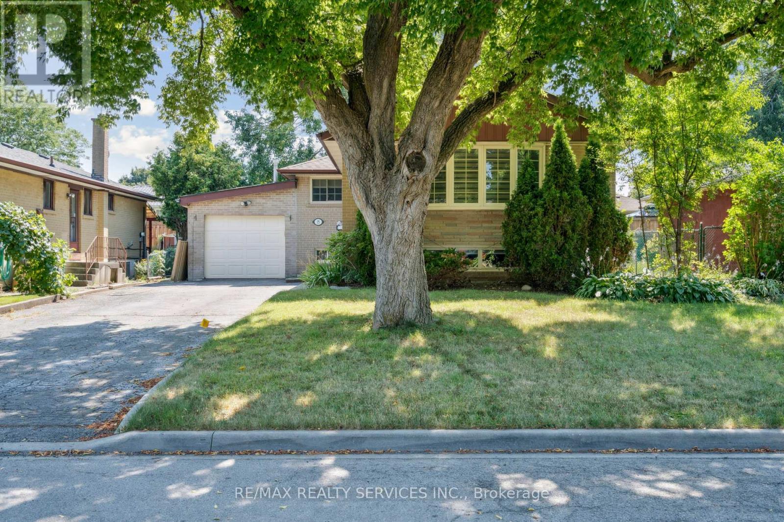 15 Mcclure Ave, Brampton, ON L6X 2E2
