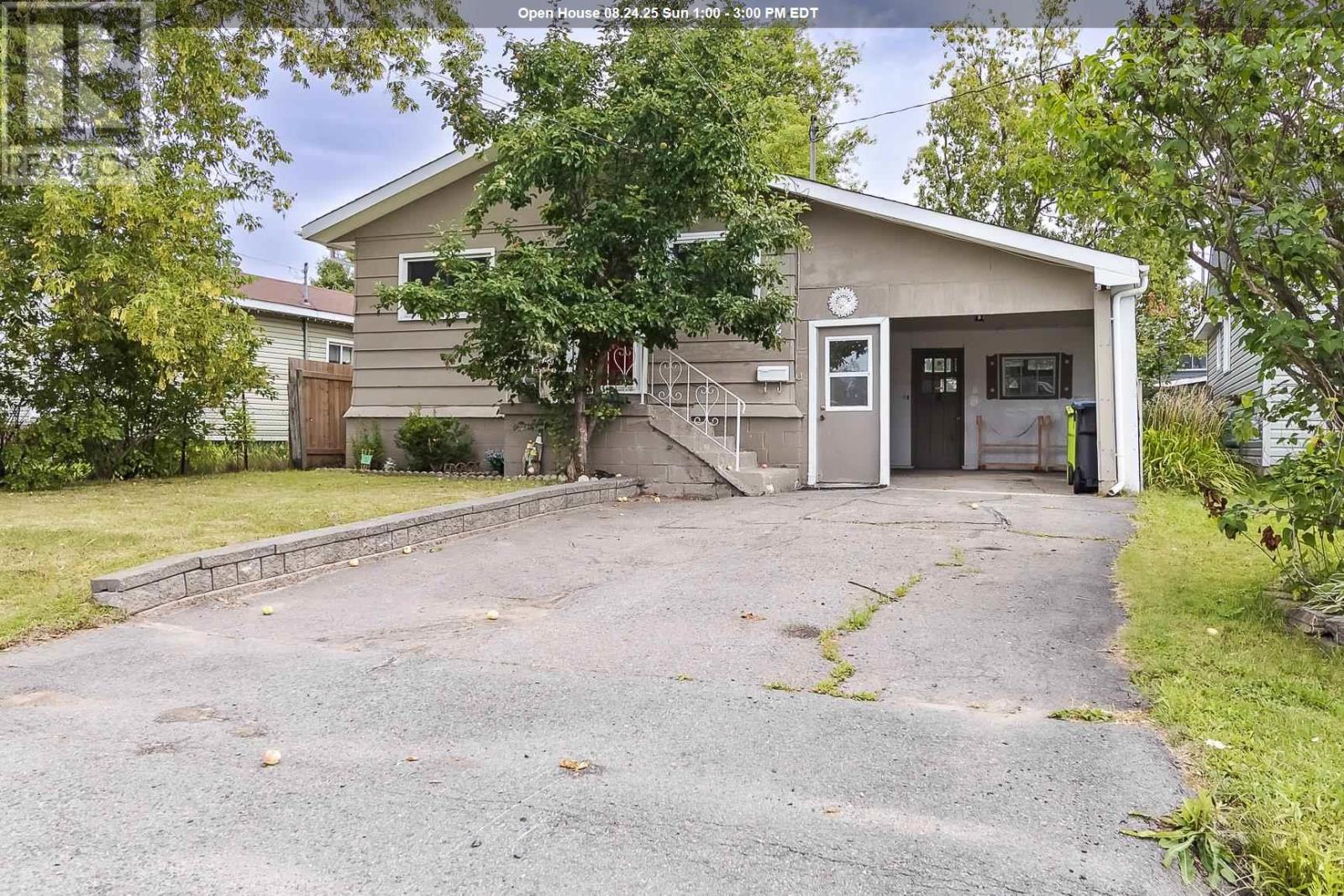 22 Lloyd St, Sault Ste. Marie, ON P6C 3X8