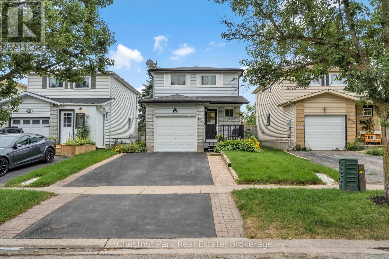 204 Hickling Trl, Barrie, ON L4M 5T9