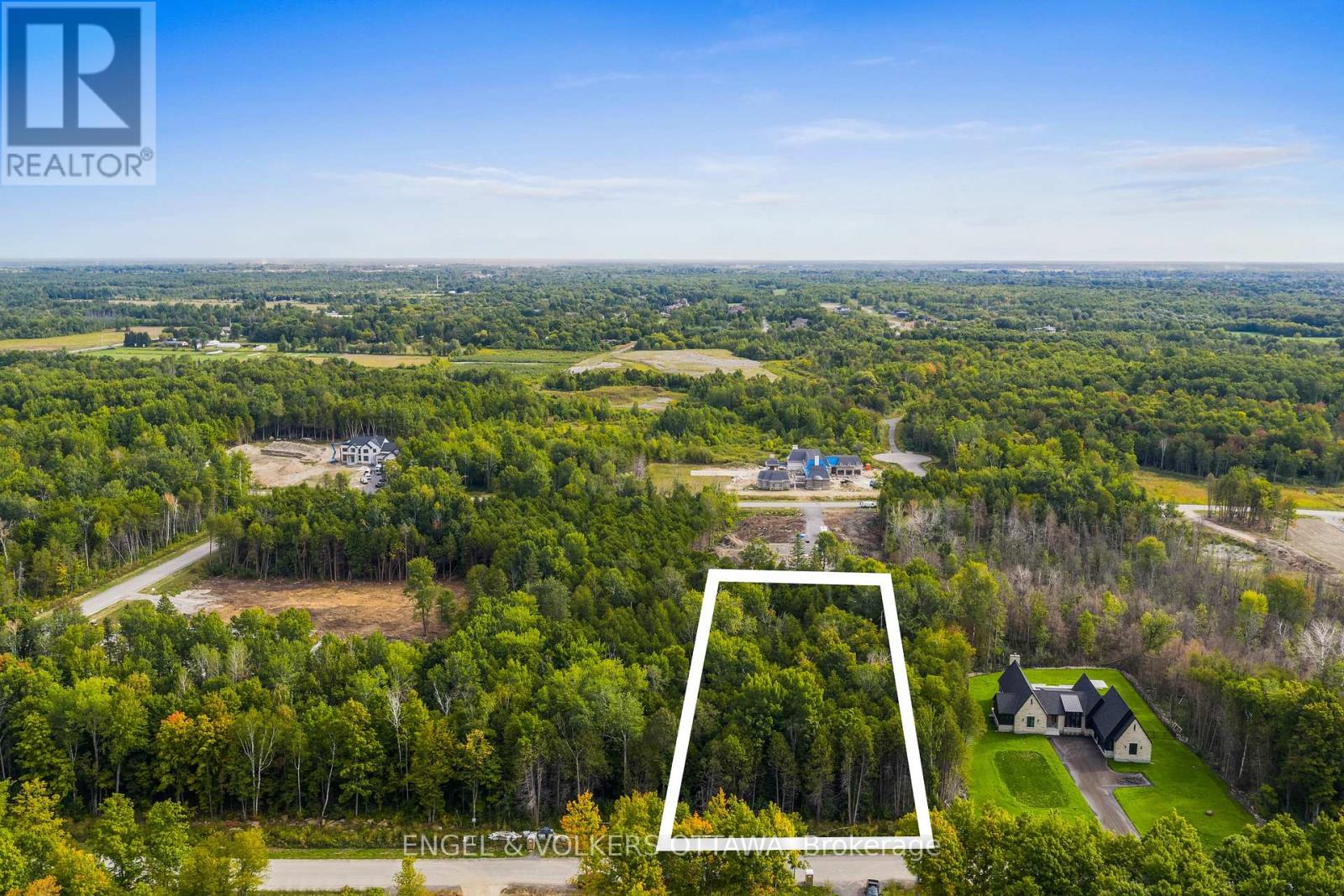 2327 Kilchurn Ter, Ottawa, ON K4M 0A7