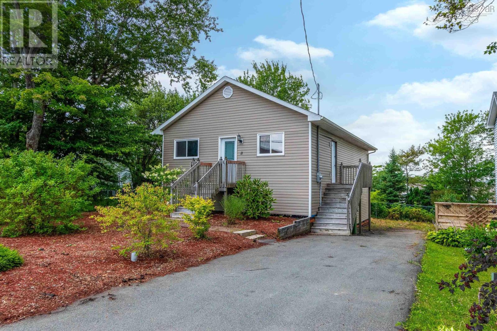 11 Fourth St, Dartmouth, NS B2X 1Y1