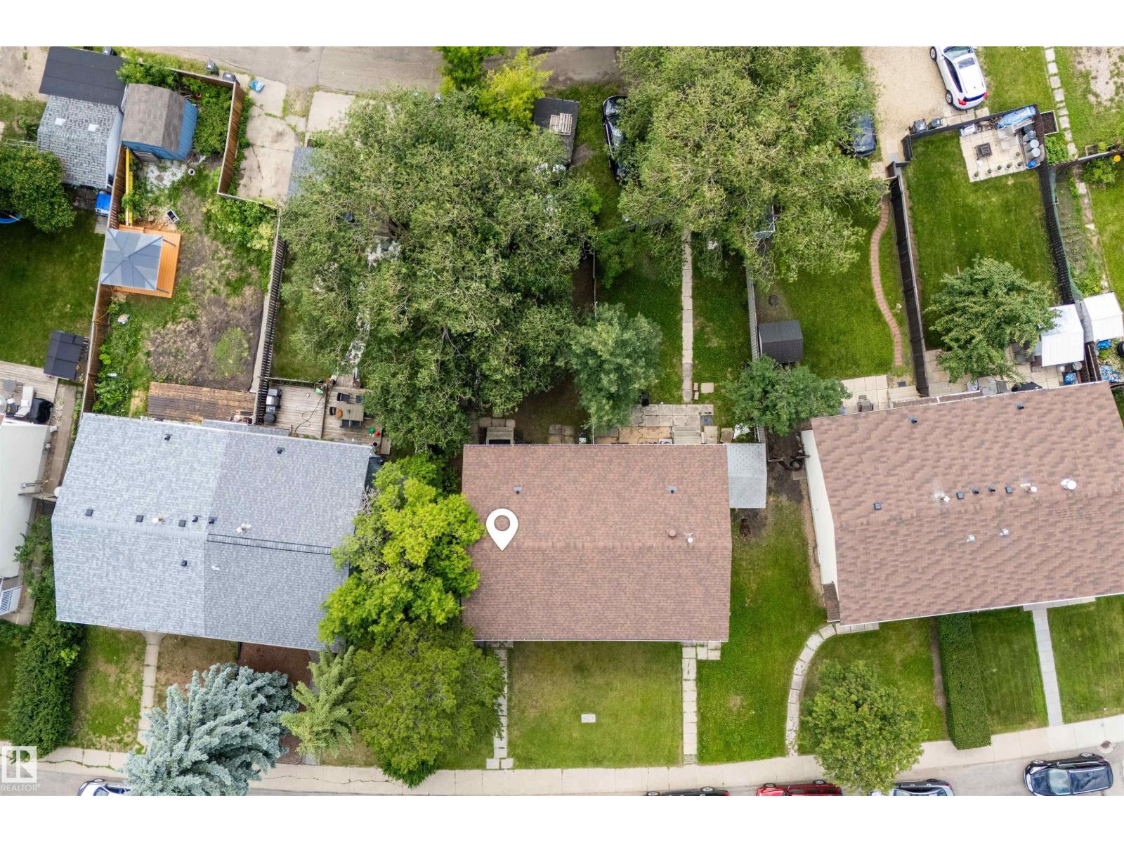 39 Av Nw Unit 11447, Edmonton, AB T6J 0M5