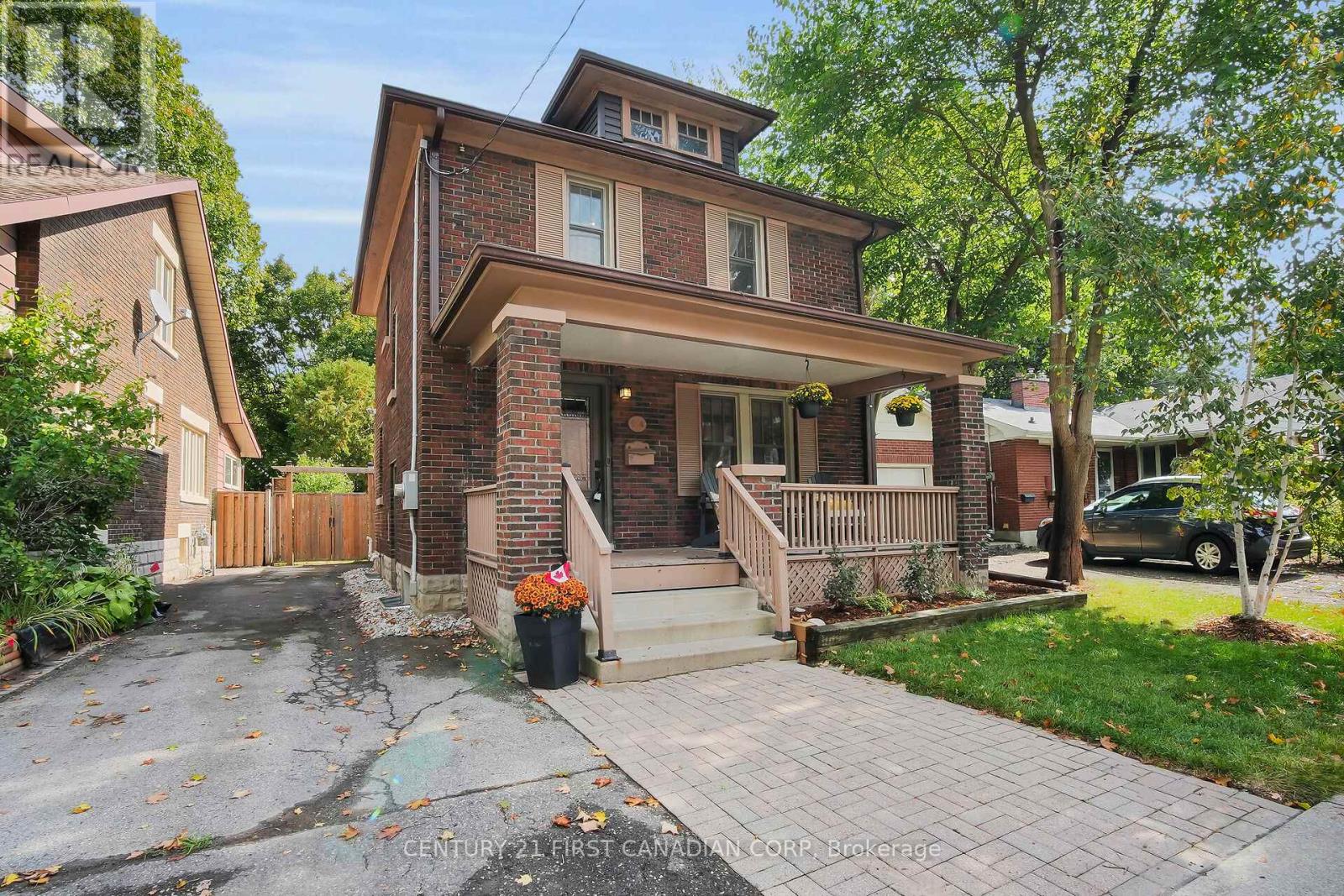 214 Langley St, London, ON N6C 4G6