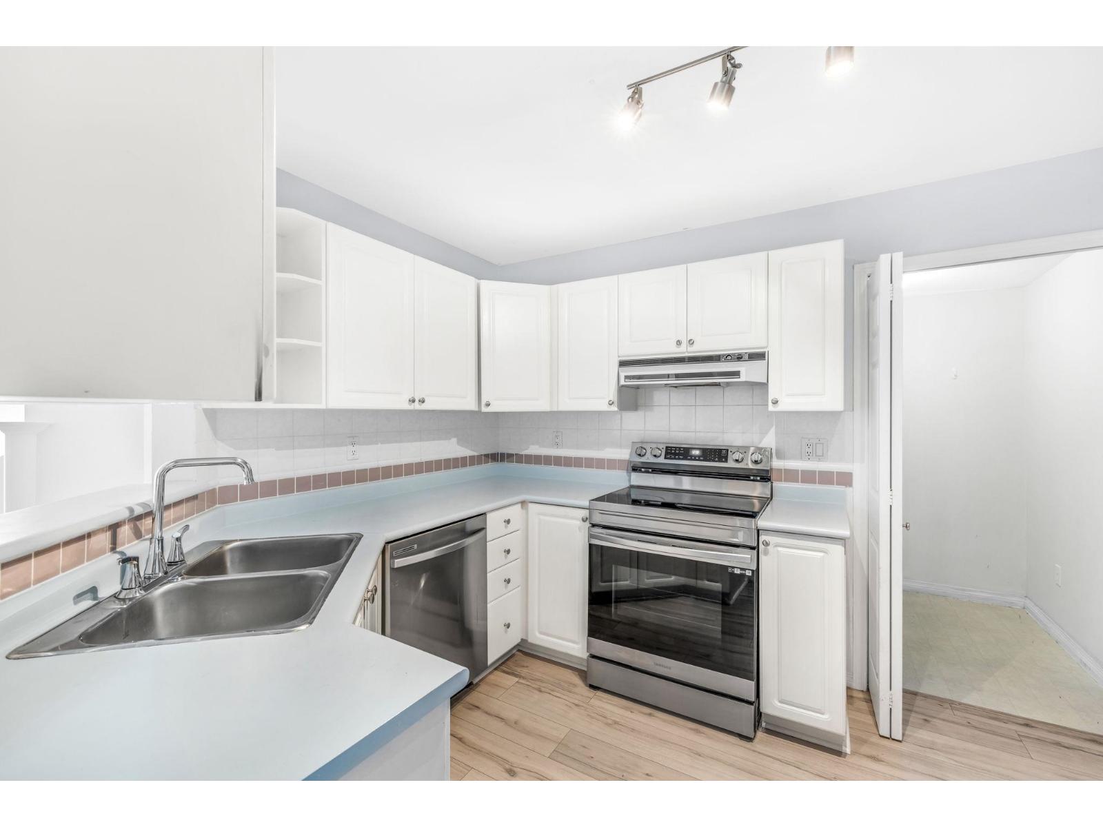 7151 121 Street Unit 212, Surrey, BC V3W 0E7
