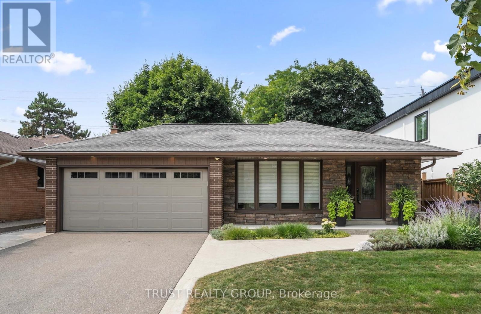 18 Deanecrest Rd, Toronto Eringate-centennial-west Deane, ON M9B 5W4