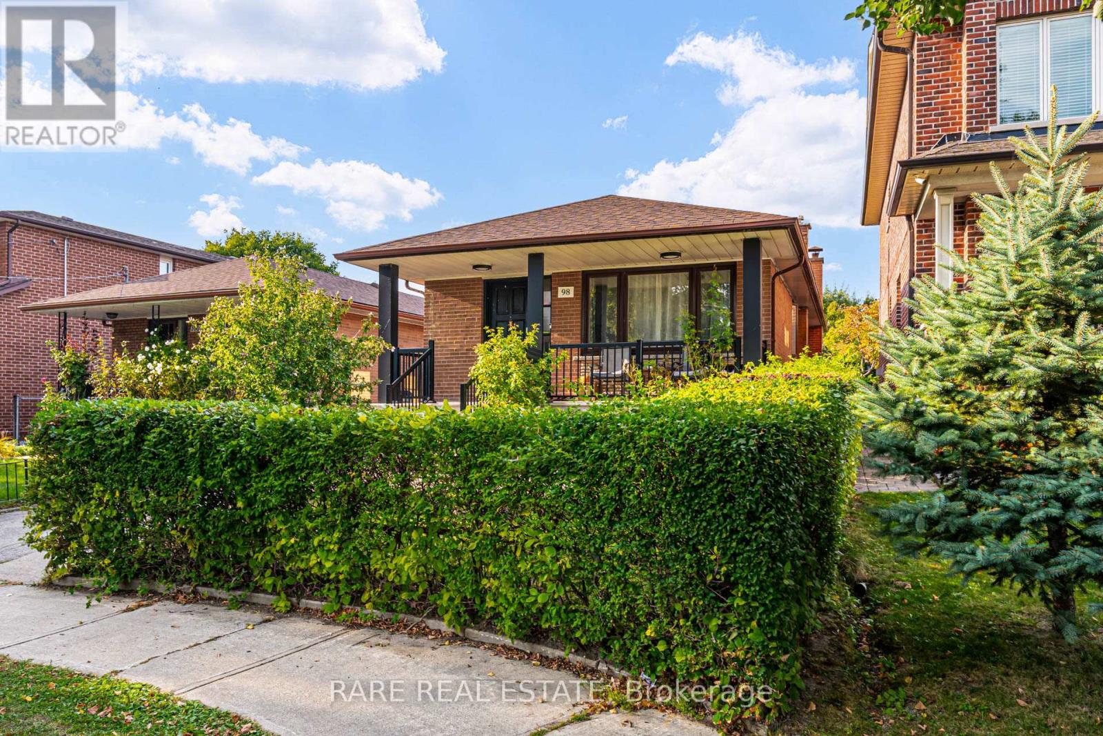 98 Hay Ave, Toronto, ON M8Z 1G4