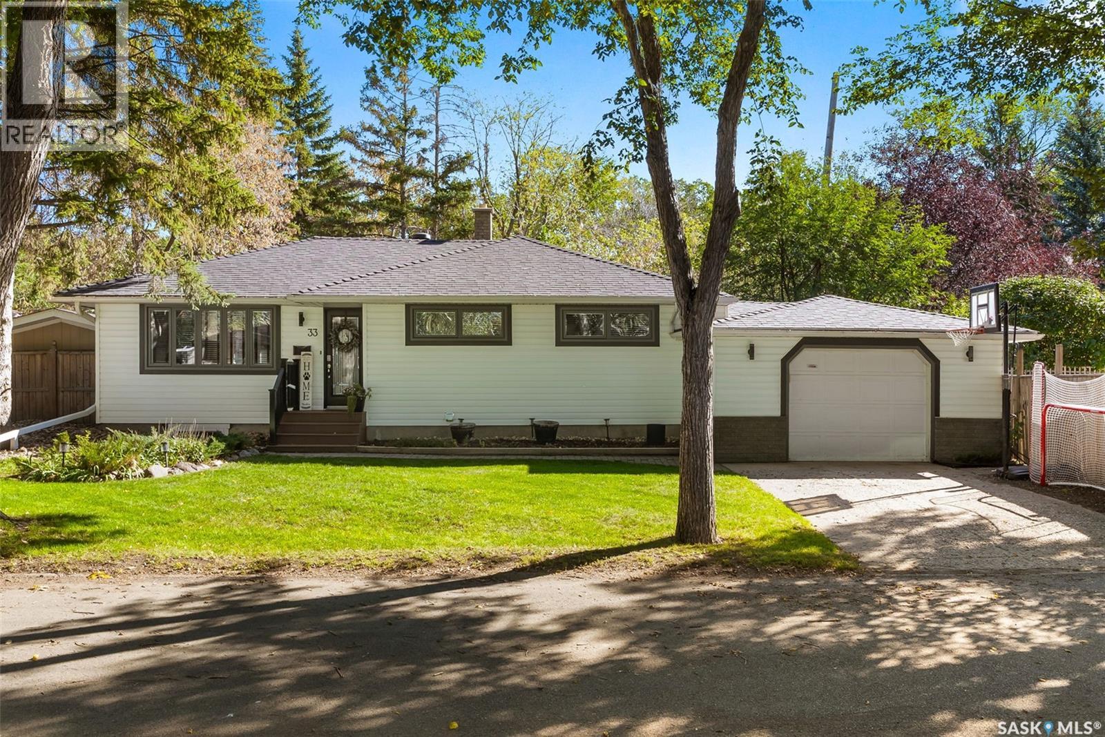 33 Falcon Bay, Regina, SK S4S 4M1