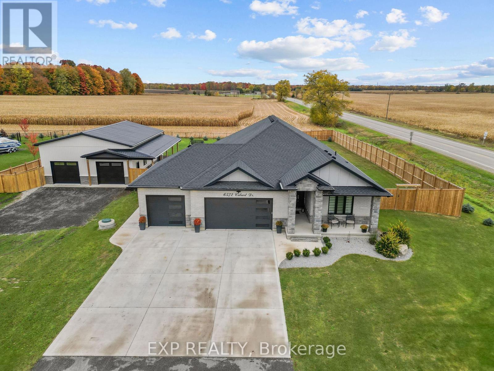 6572 Calvert Dr, Adelaide Metcalfe, ON N7G 3H5