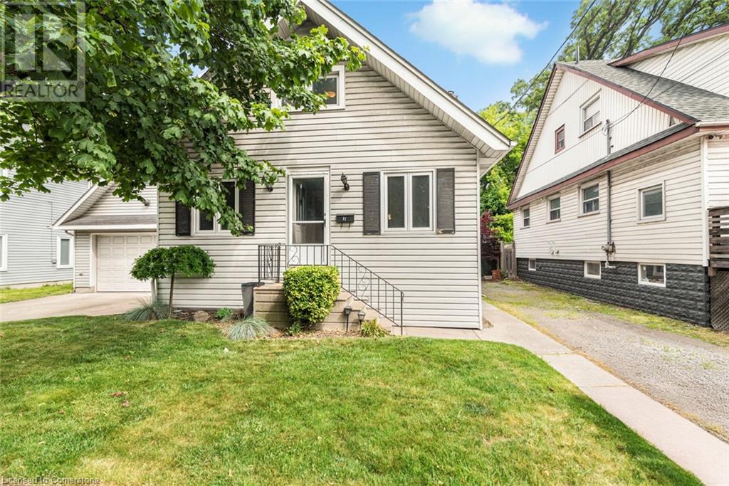 11 Grafton Ave, Hamilton, ON L8H 7E6