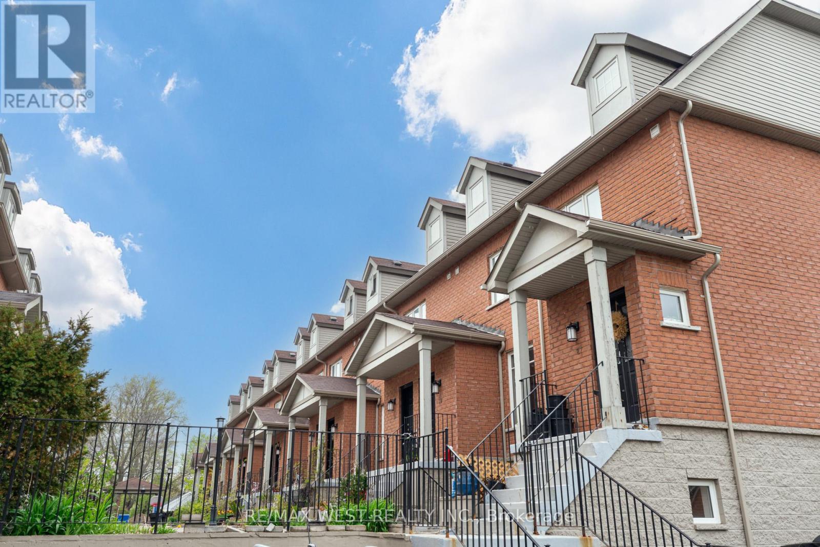 26 901 Kennedy Rd, Toronto, ON M1K 2E9