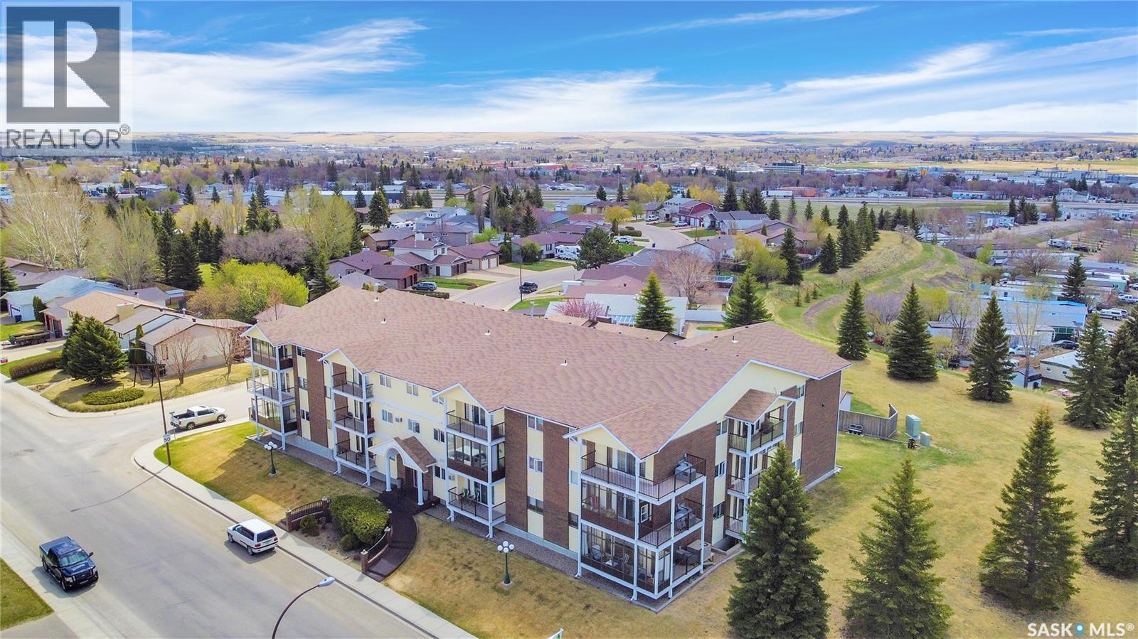 453 Walsh Trail Unit 104, Swift Current, SK S9H 4Z8