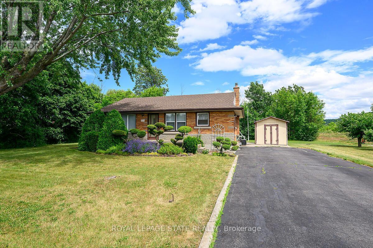 220 Winona Rd, Hamilton, ON L8E 5K4