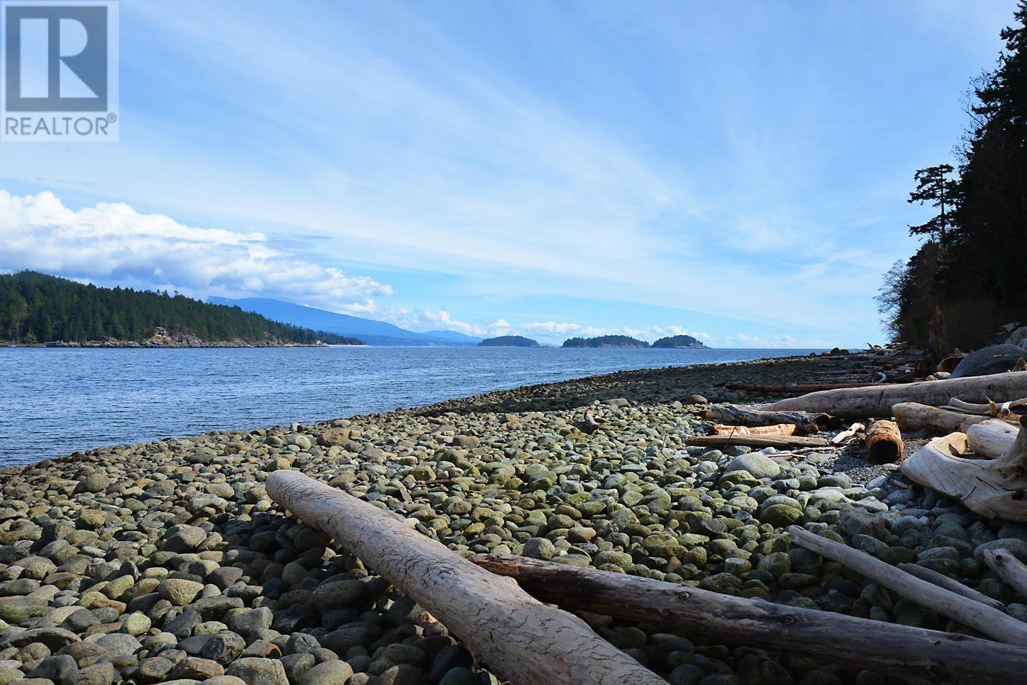 7985 Redrooffs Rd, Halfmoon Bay, BC V7Z 1A5