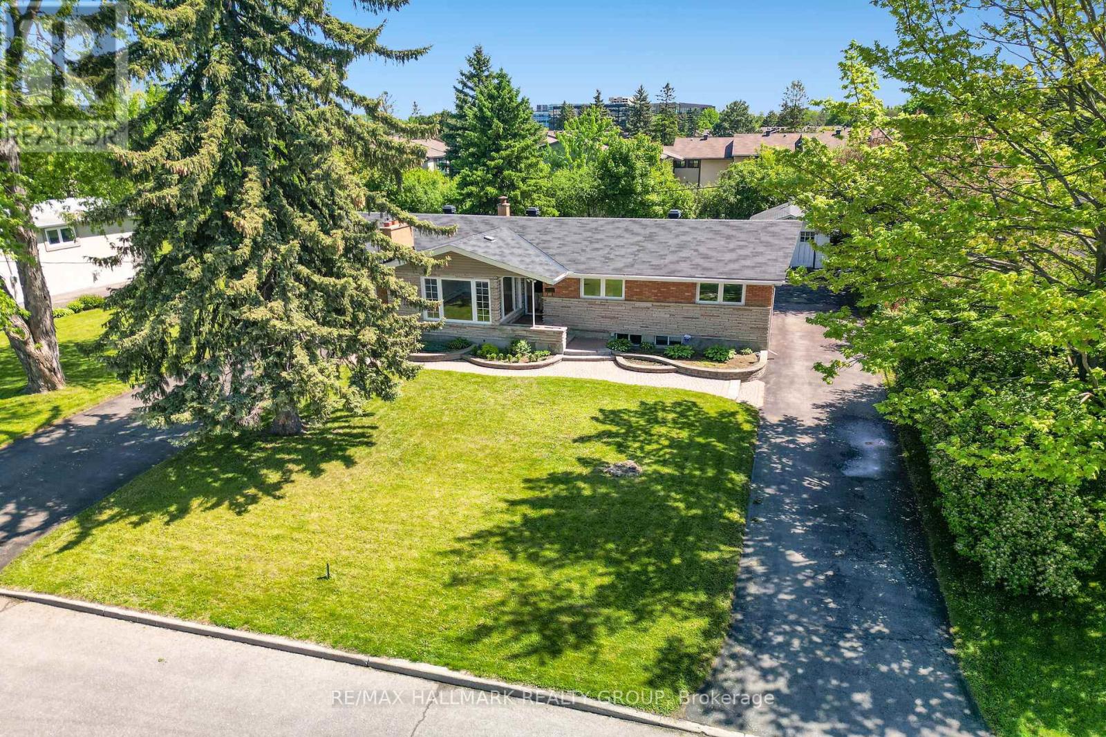 1399 Aurele St, Ottawa, ON K1B 3L4