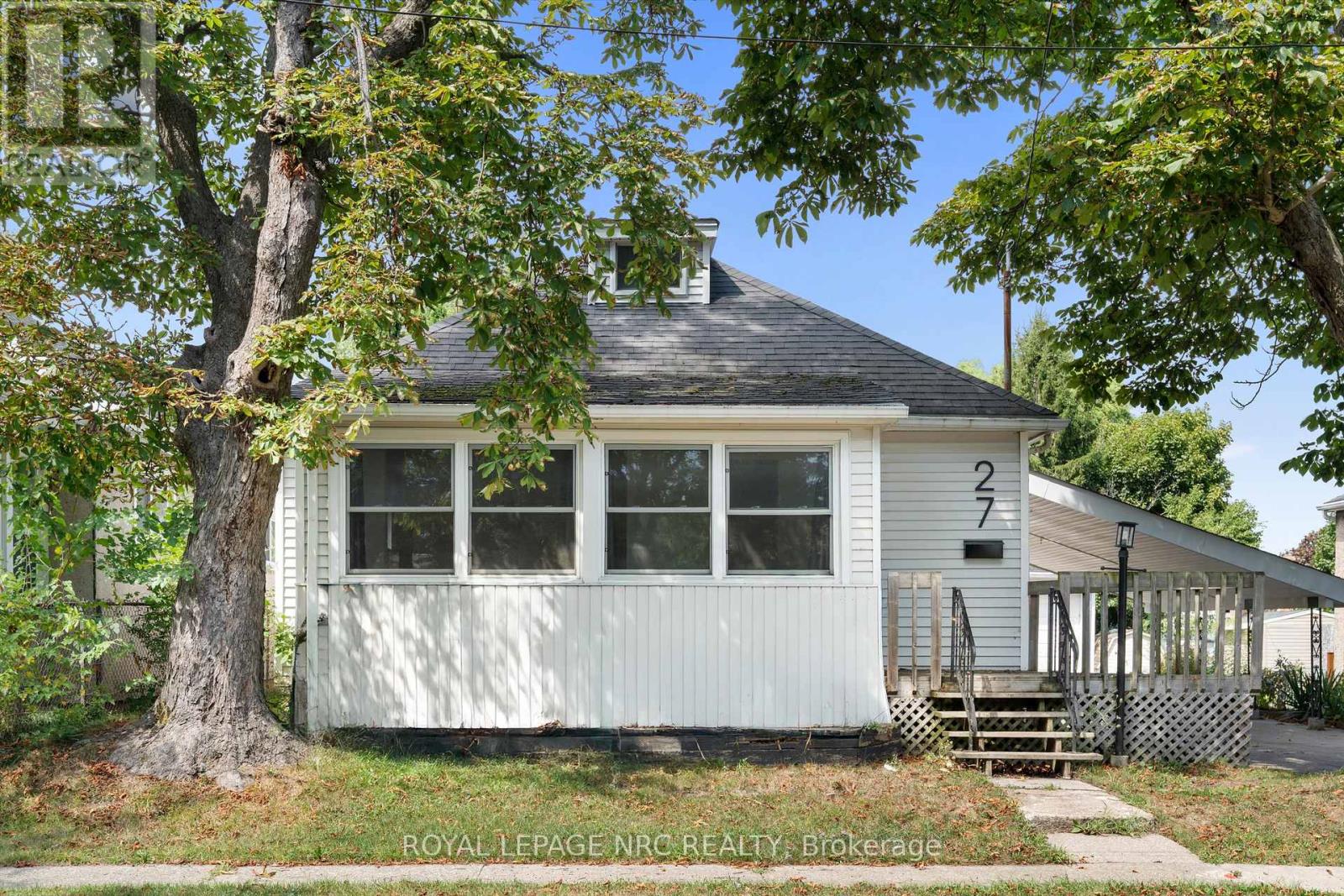 27 Maplecrest Ave, St. Catharines, ON L2T 1A7