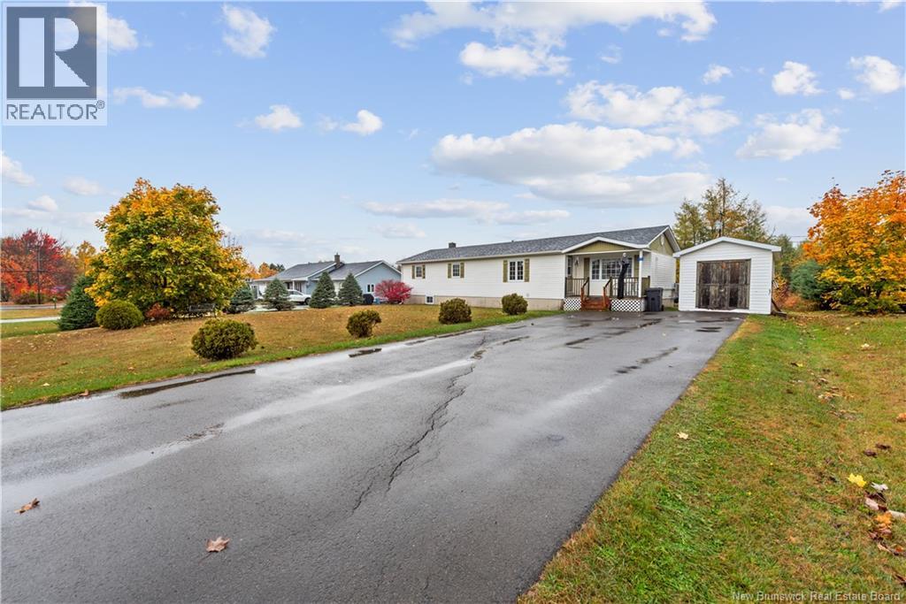 15 Rue Thibodeau, Rogersville, NB E4Y 1S9