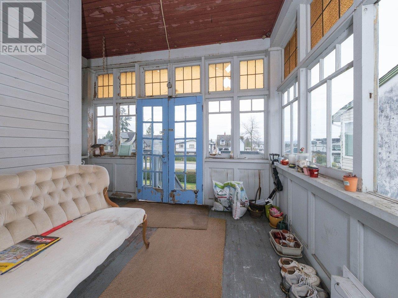 418 E Keith Rd, North Vancouver, BC V7L 1V9
