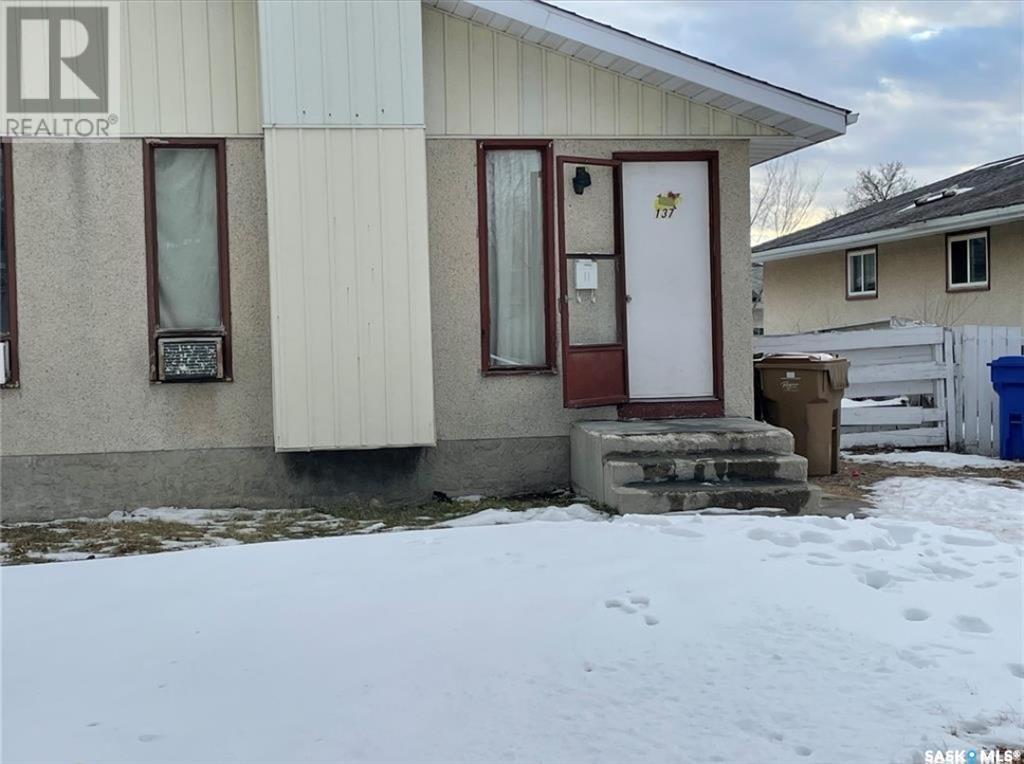137 Thomson Ave, Regina, SK S4N 5L2