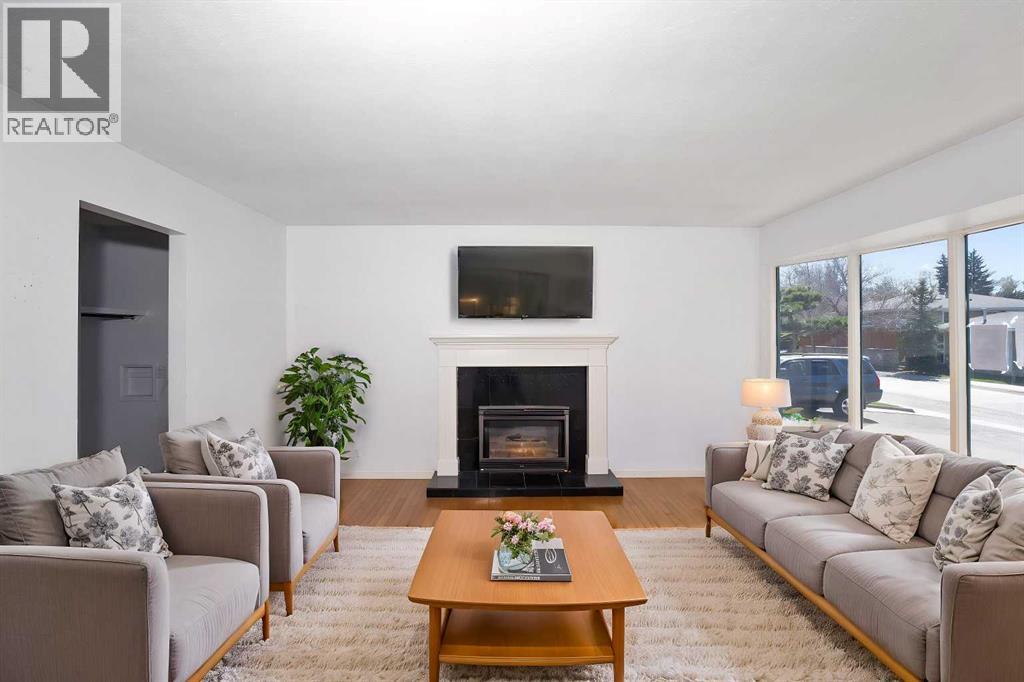 12112 Canfield Rd SW, Calgary, AB T2W 1V2
