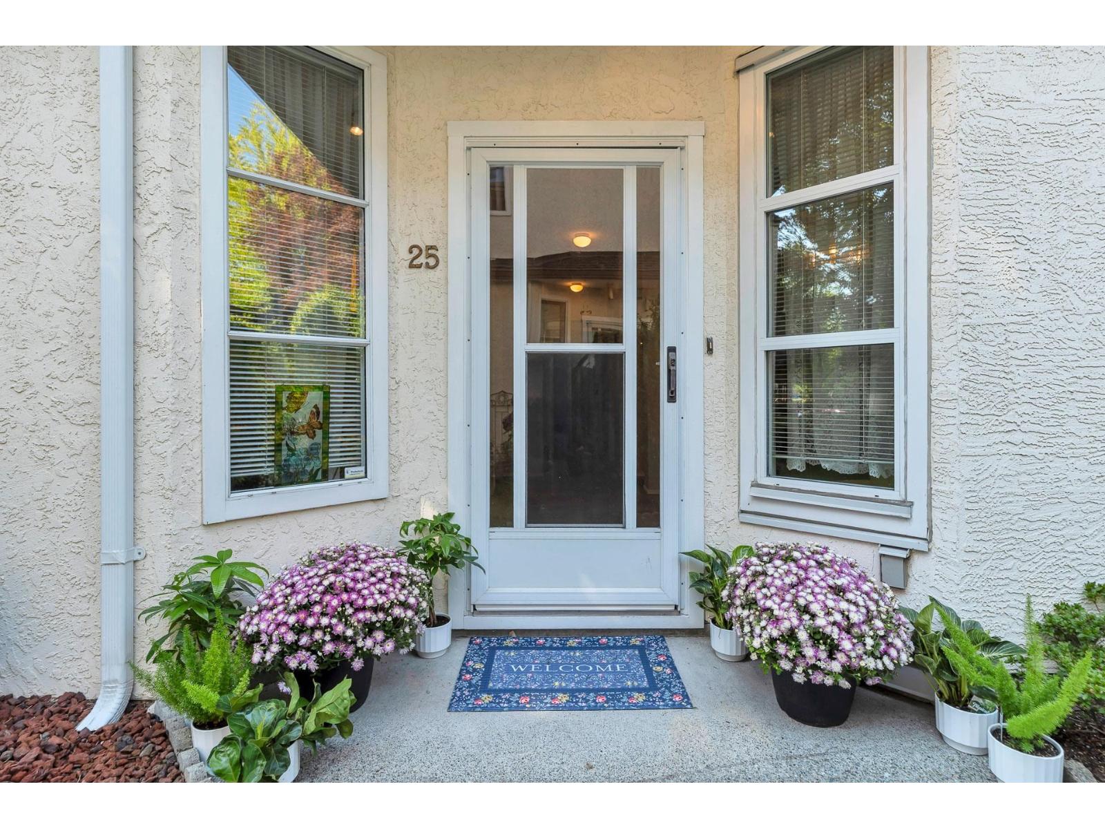 10038 150 Street Unit 25, Surrey, BC V3R 0M8