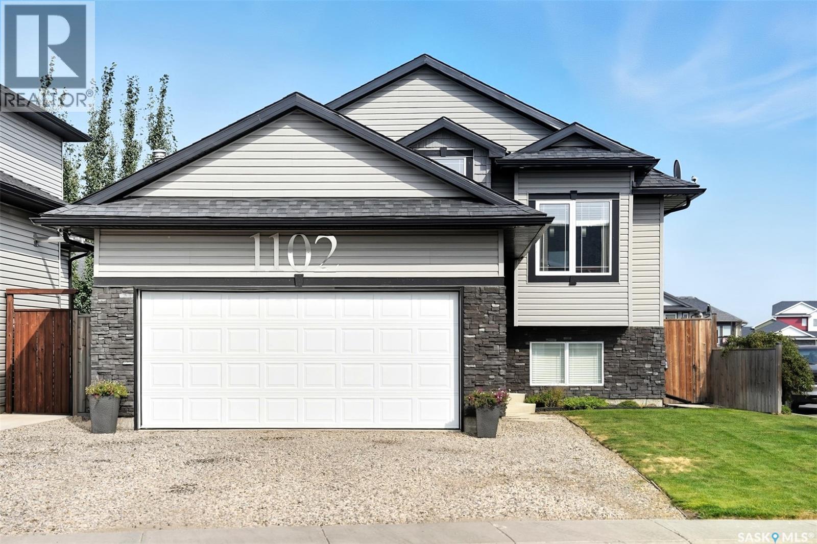 1102 Hargreaves Way, Saskatoon, SK S7R 0H2