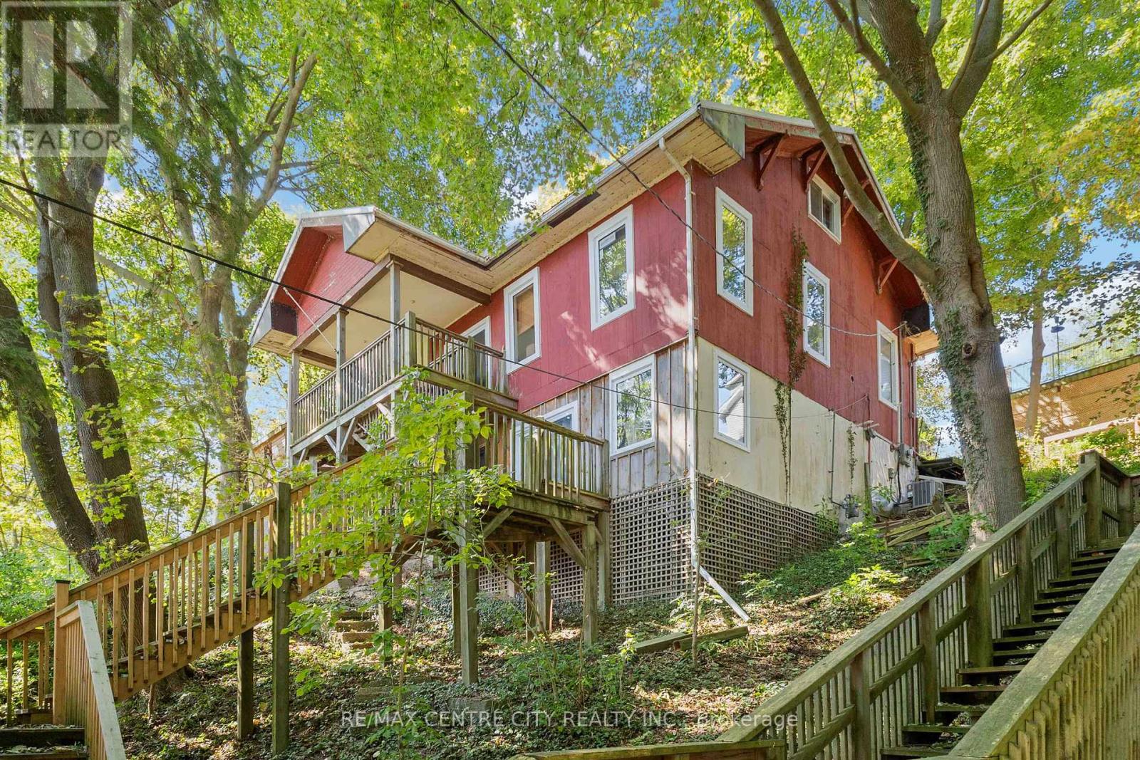 348 Erie St, Central Elgin, ON N5L 1E3