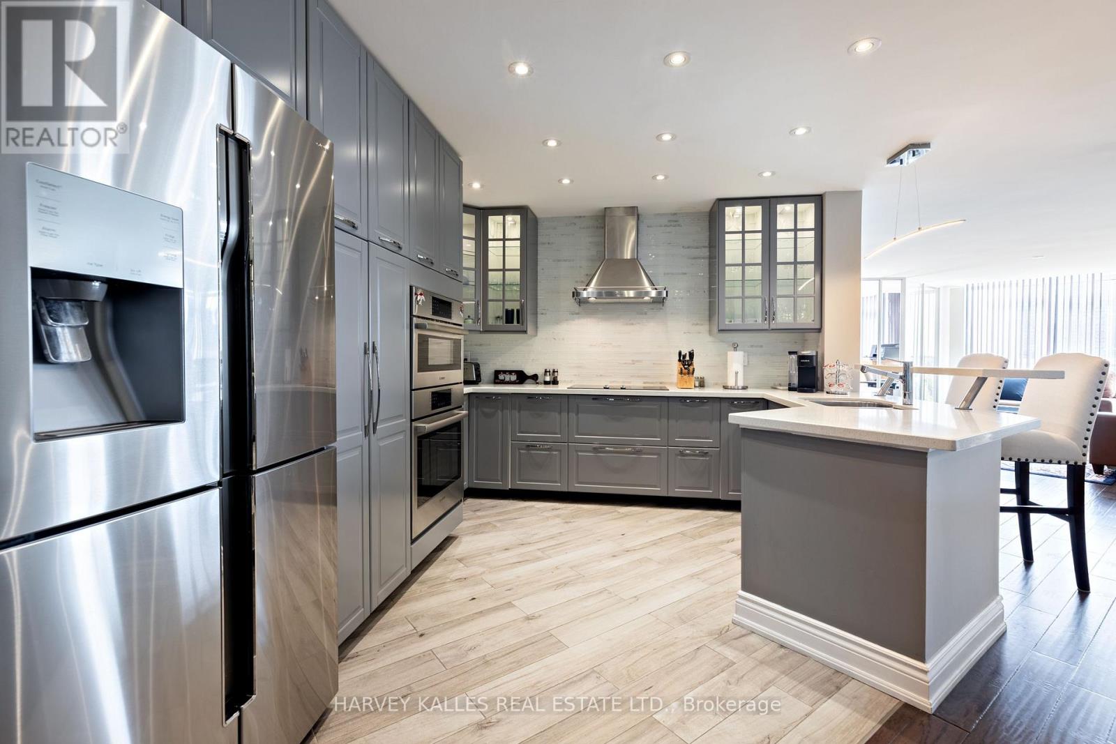 1040 22 Southport St, Toronto, ON M6S 4Y9