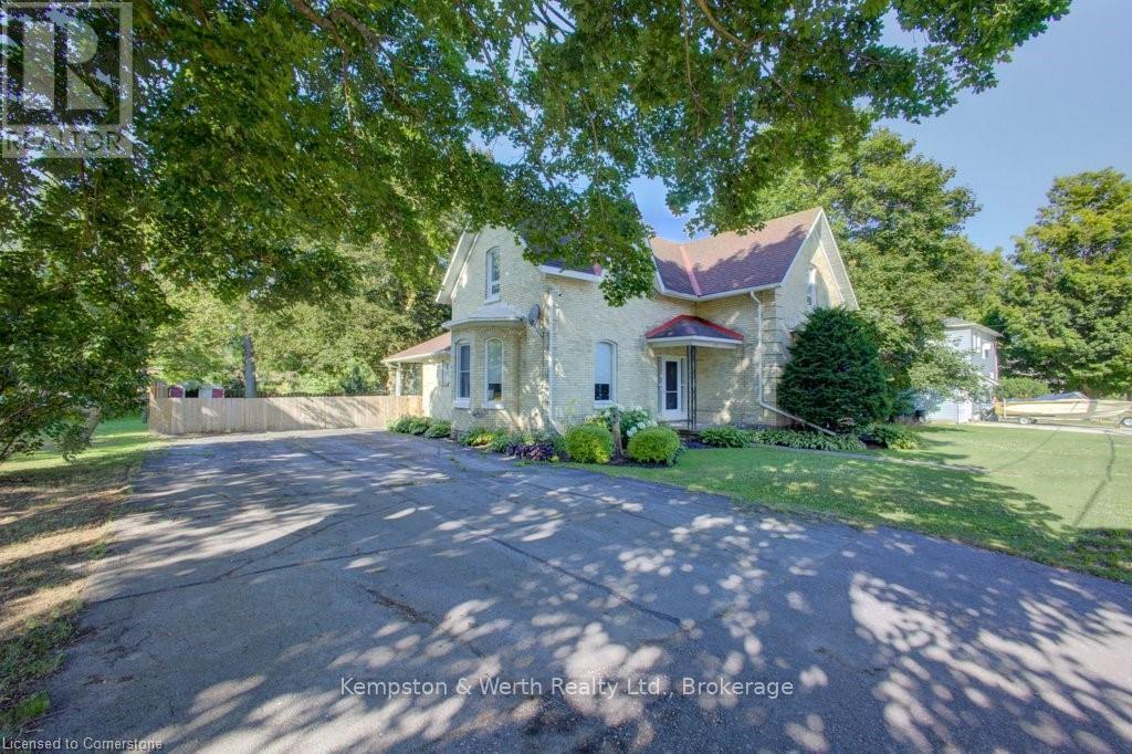 34 Queen St, Huron East, ON N0G 1H0