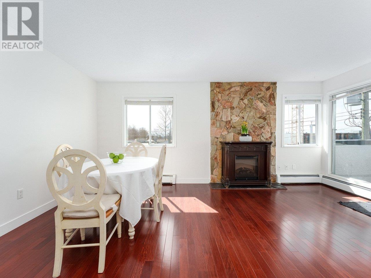 809 W 16th Street Unit 310, North Vancouver, BC V7P 1R2