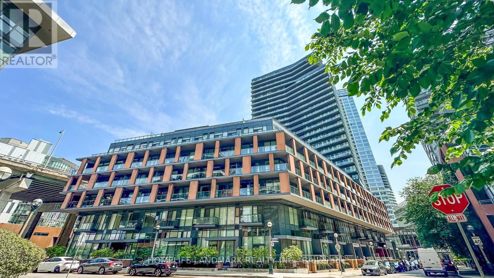 2611 20 Bruyeres Mews, Toronto, ON M5V 0G8