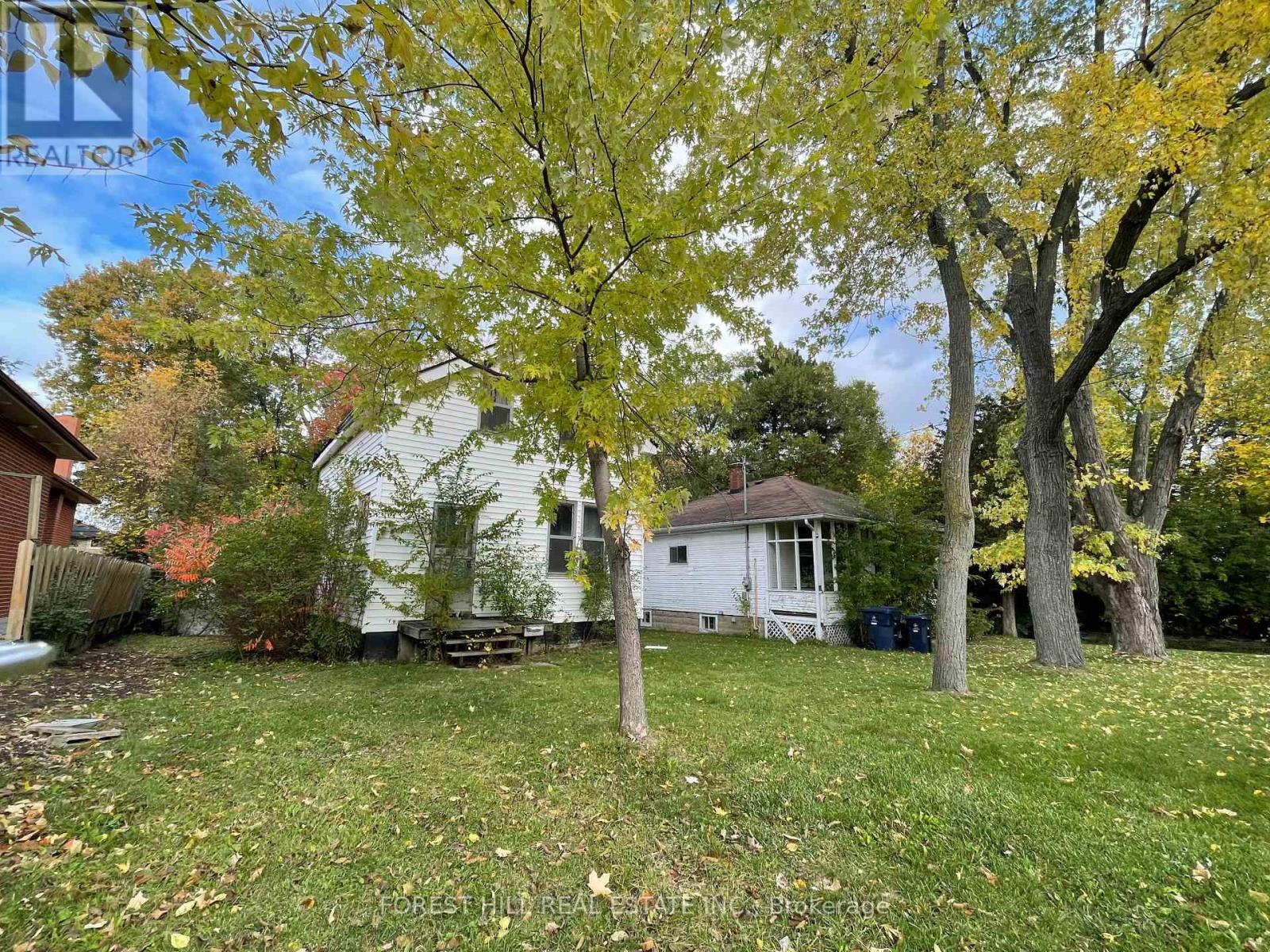 192194 Pemberton Ave, Toronto, ON M2M 1Y8