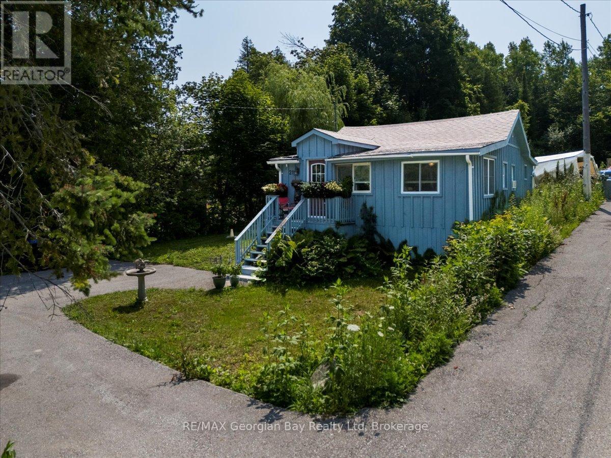21 Grandview Rd, Tay, ON L0K 1R0