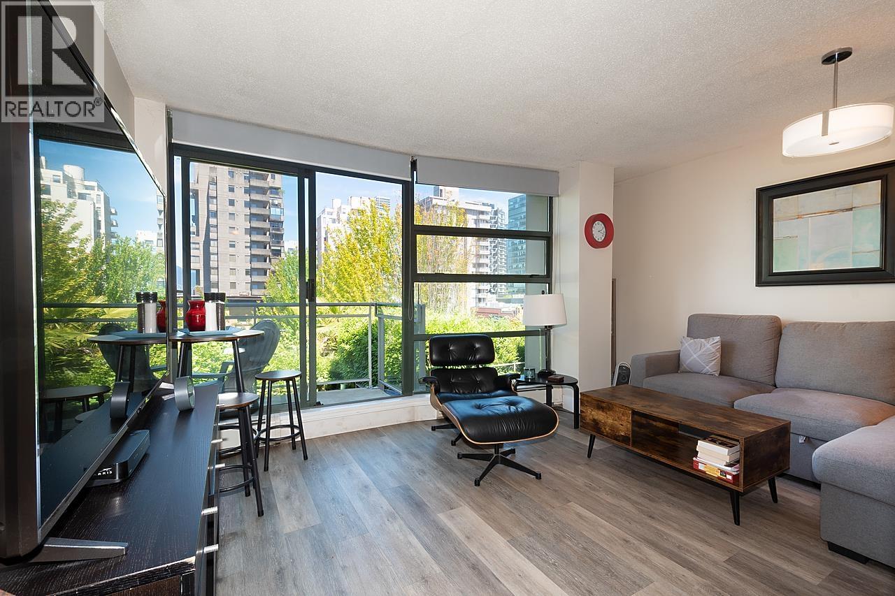 1688 Robson Street Unit 305, Vancouver, BC V6G 1C7