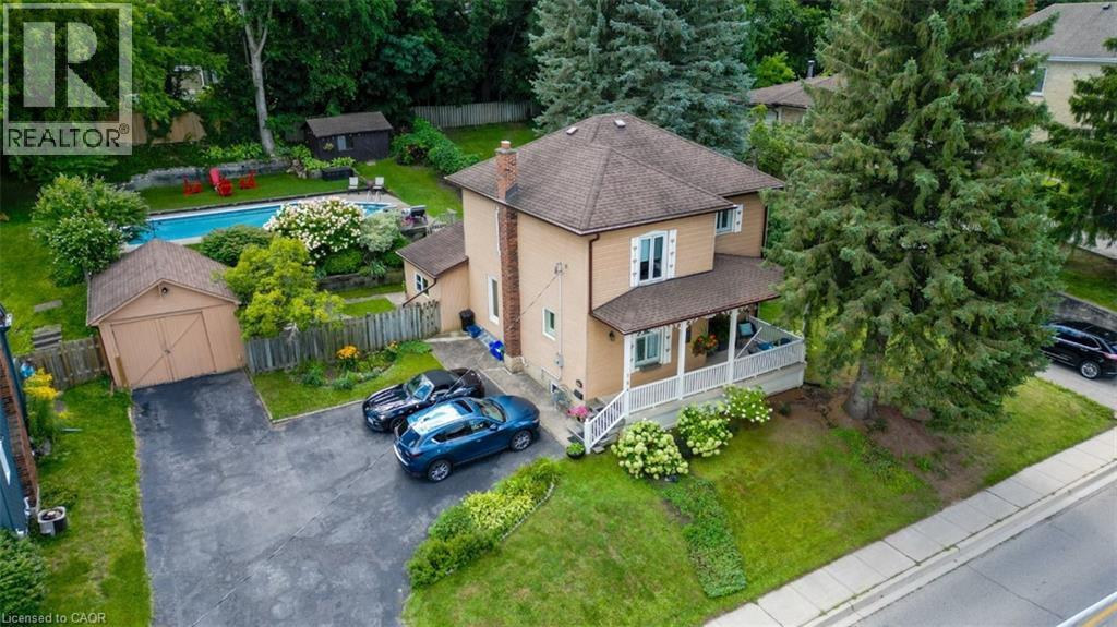 164 Queen St E, Cambridge, ON N3C 2B2